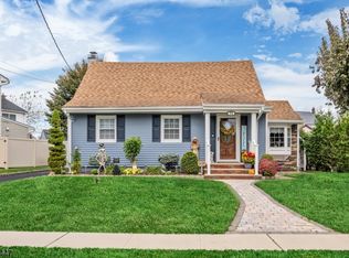 71 Weller Ter, Saddle Brook, NJ 07663