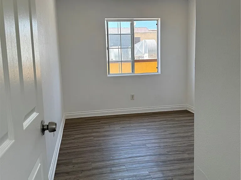 2710 W 54th St #1/2 — Photo 12