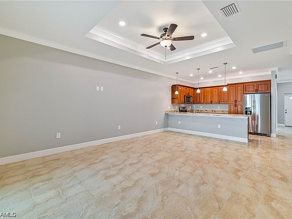 4th image of 3918 Desoto Ave