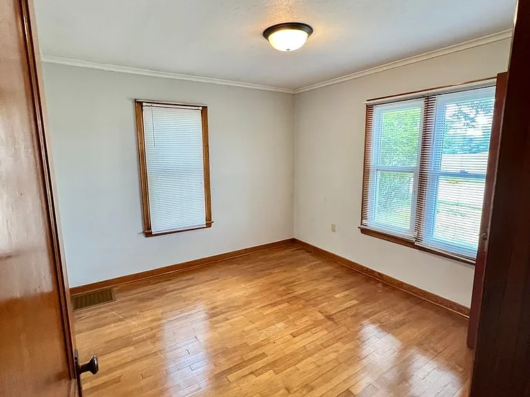 73 Robert St — Photo 10