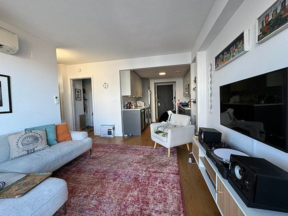 2nd image of 322 Menahan St APT 3C