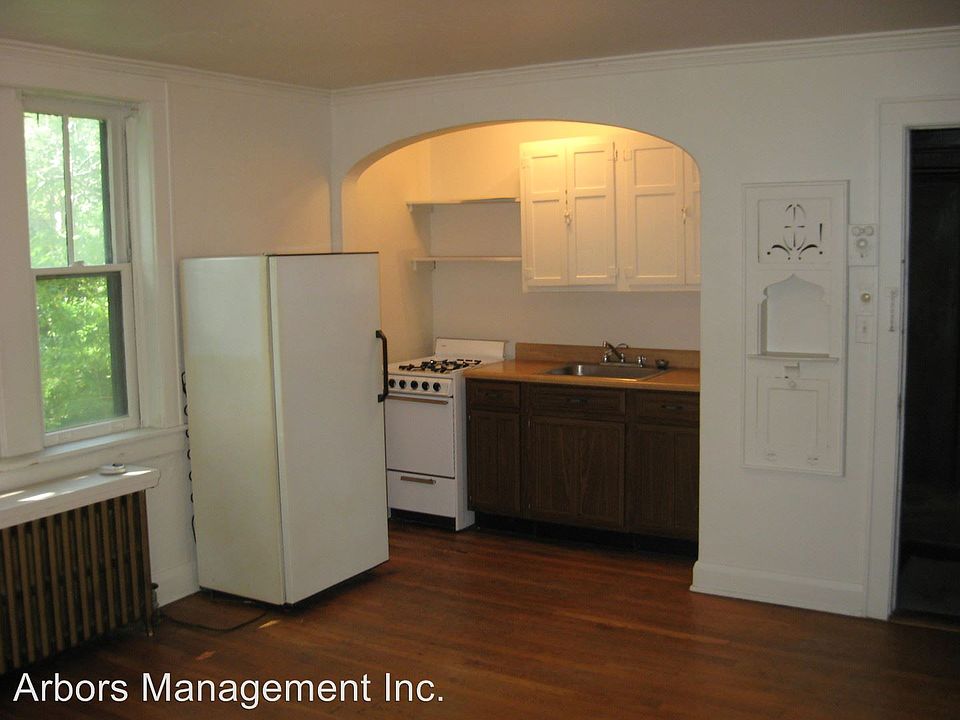 2nd image of 688 Florida Ave APT 1