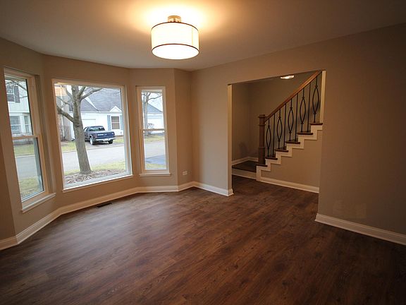 3rd image of 1547 N Gatewood Ave
