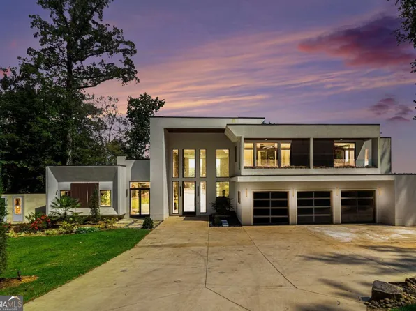 2730 Emerald Dr, Jonesboro, GA 30236