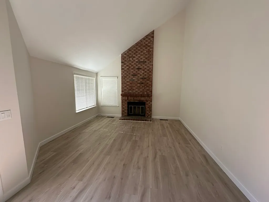 3 bed, 1678 sqft, $3,200 — Photo 3