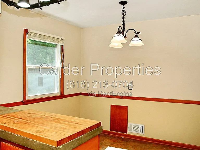 1317 Herrick Ave NE — Photo 6