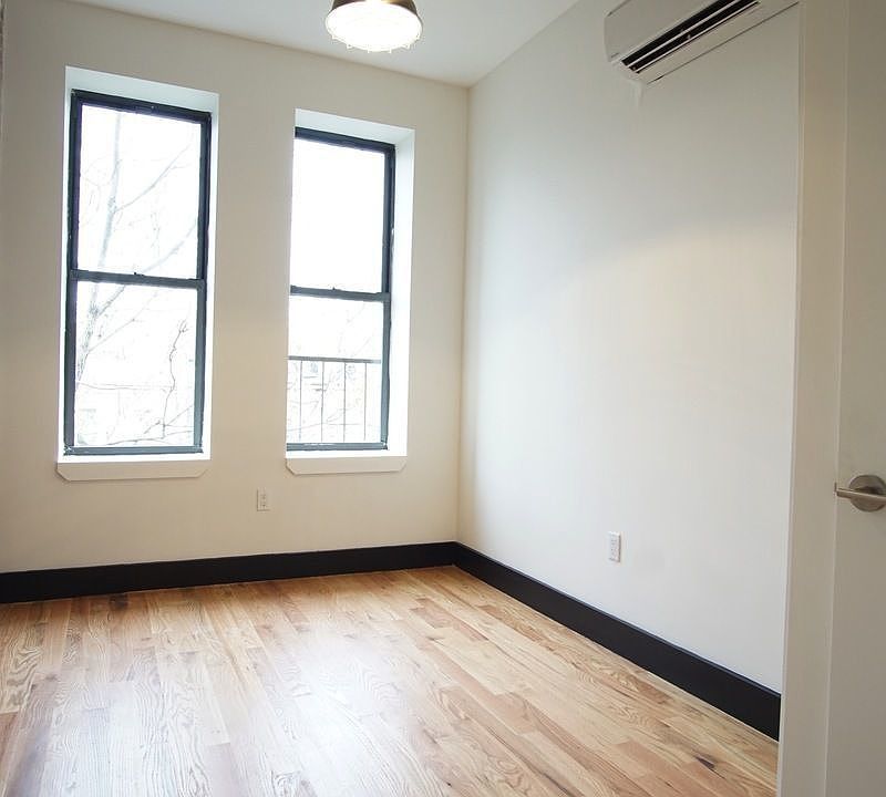 2nd image of 704 Mac Donough St #3L