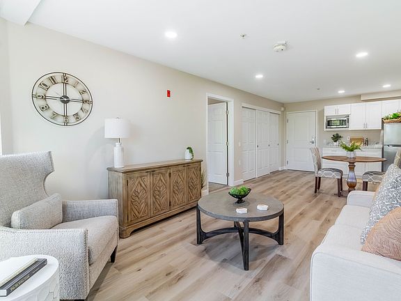 5th image of 4850 Deer Valley Rd #485e0202d