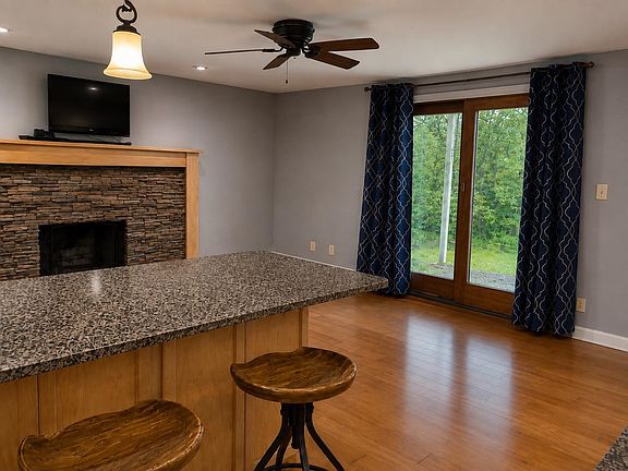 4th image of 21 Old Colony Way #B2