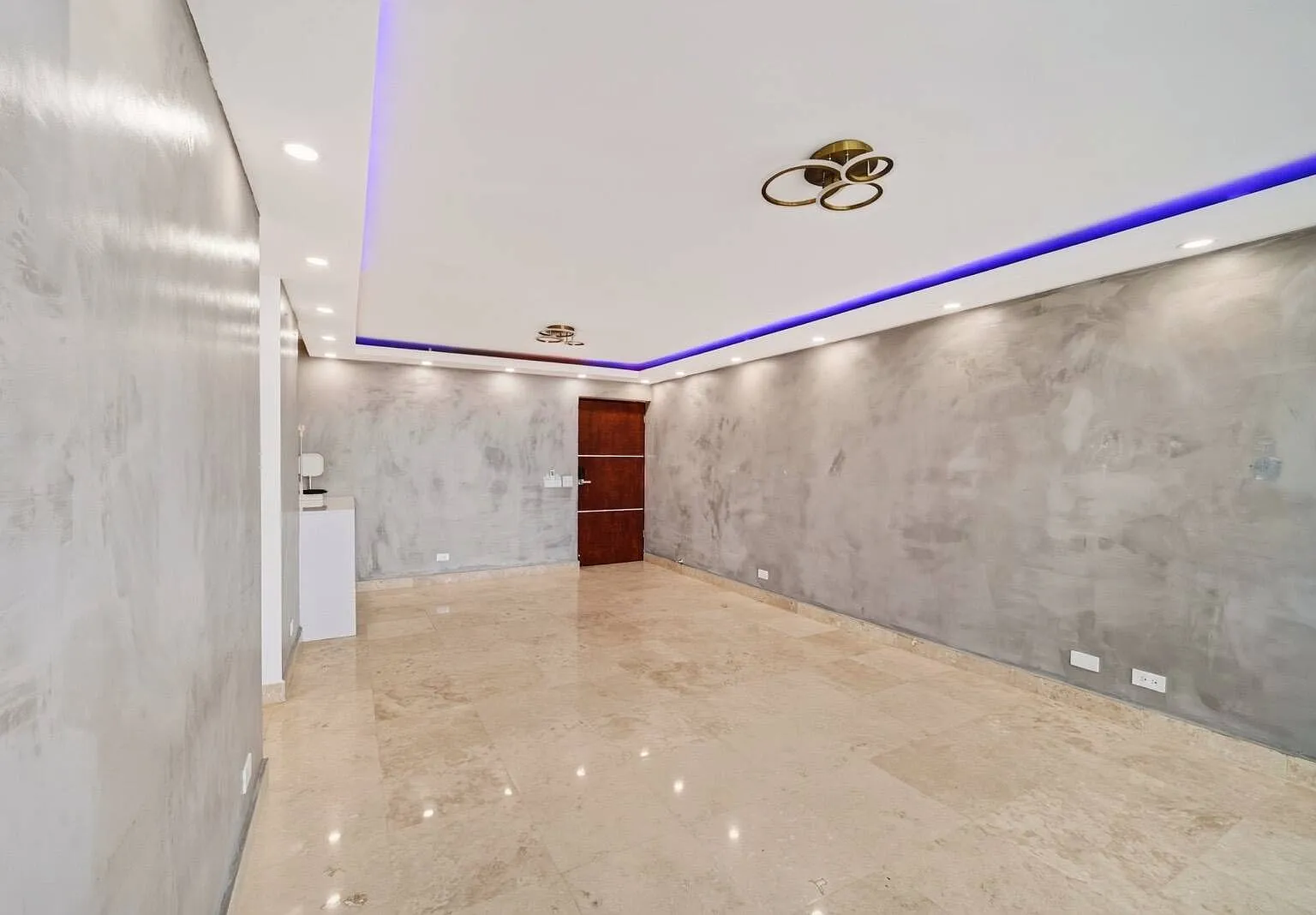 2 bed, 2.0 bath, 960 sqft, $4,200 — Photo 3
