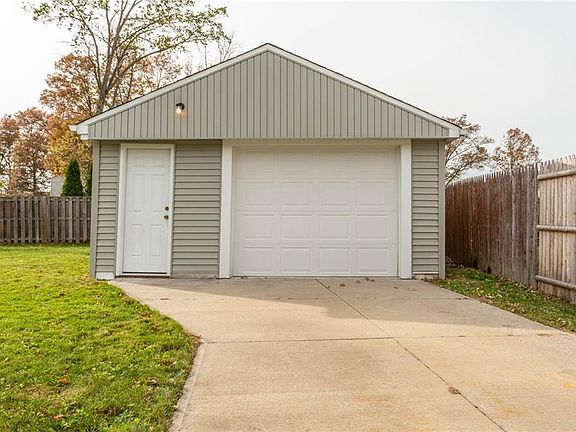 4th image of 374 Marseilles Ave