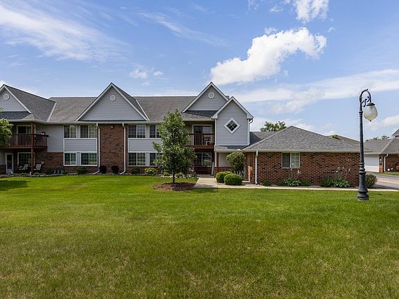 3rd image of 181 W Aspen Ct Unit 4