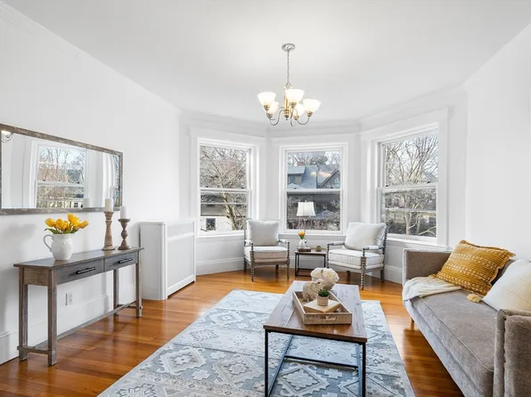89 Mason Ter APT 5, Brookline, MA 02446