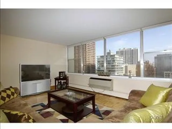 336 W Wellington Ave APT 1901, Chicago, IL 60657
