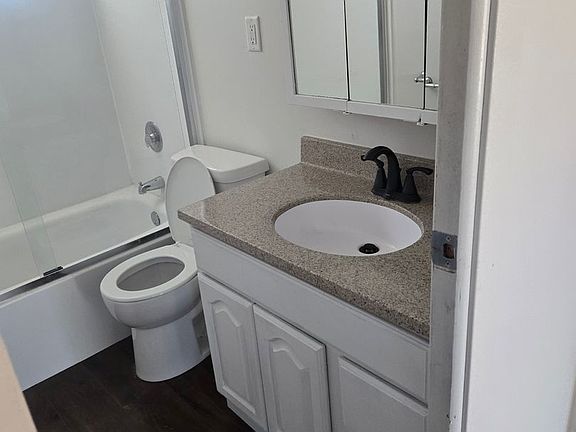 4th image of 2512 W 6th St