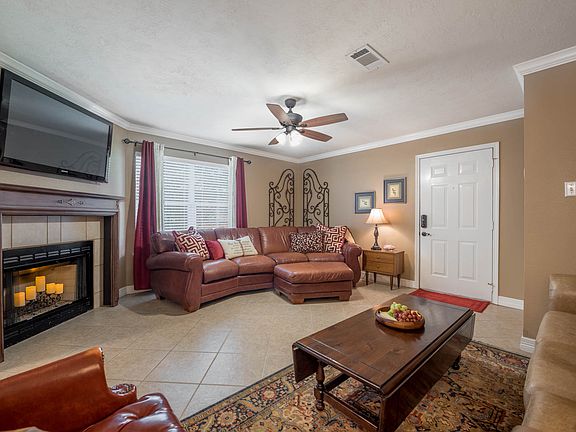 3rd image of 823 Azalea Ct
