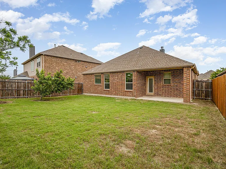 208 Whitman Dr — Photo 23