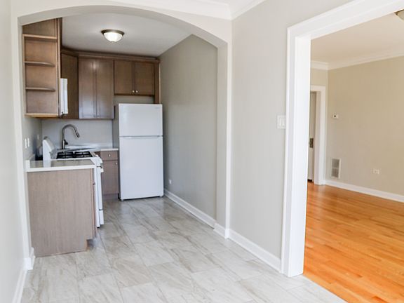 4th image of 3022 N Cicero Ave #1S