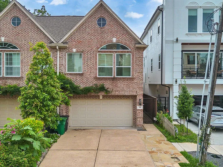 918 Knox St — Photo 1