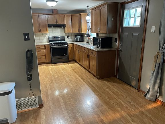 3rd image of 1438 Cardinal Dr