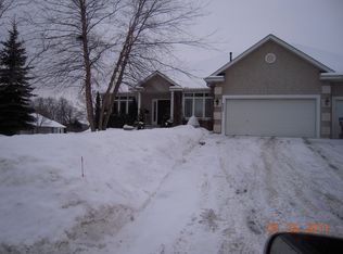 5457 River Oak Dr, Savage, MN 55378