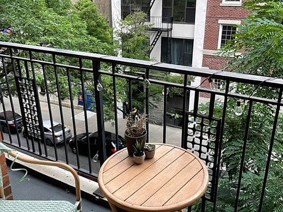 5th image of 239 E 84th St #7F
