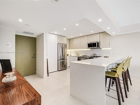 3rd image of 1865 Brickell Ave APT A606