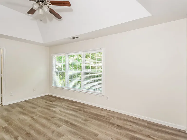 4118 Huntcliff Dr — Photo 12