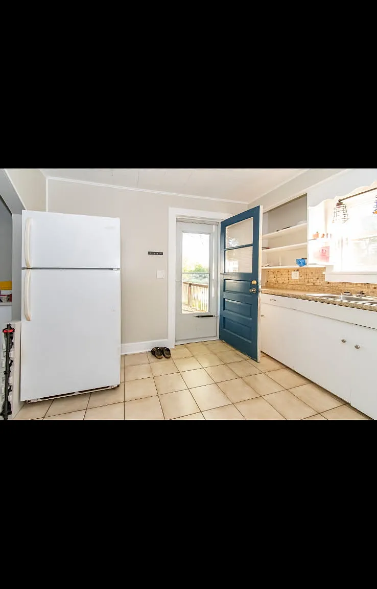 3 bed, 1200 sqft, $1,700 — Photo 4