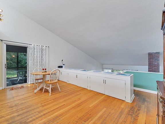3rd image of 180 Daleview Dr