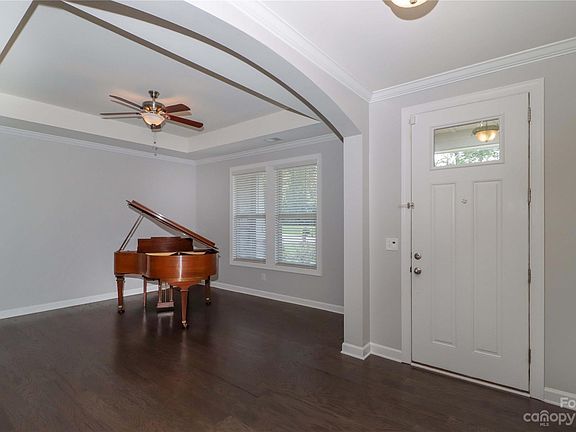 5th image of 104 N San Agustin Dr