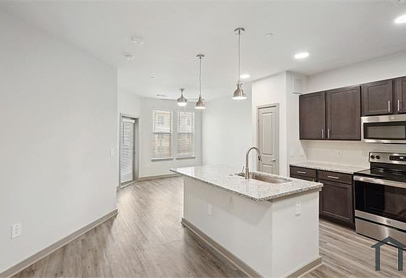 5th image of 651 E Finley Blvd