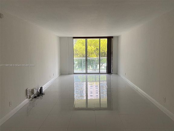 4th image of 19390 Collins Ave APT 206