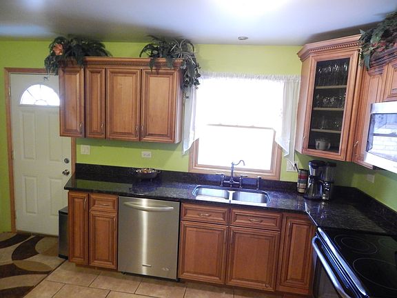 3rd image of 7513 Lockwood Ave
