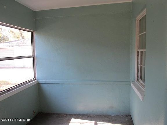 3rd image of 1080 Detroit St