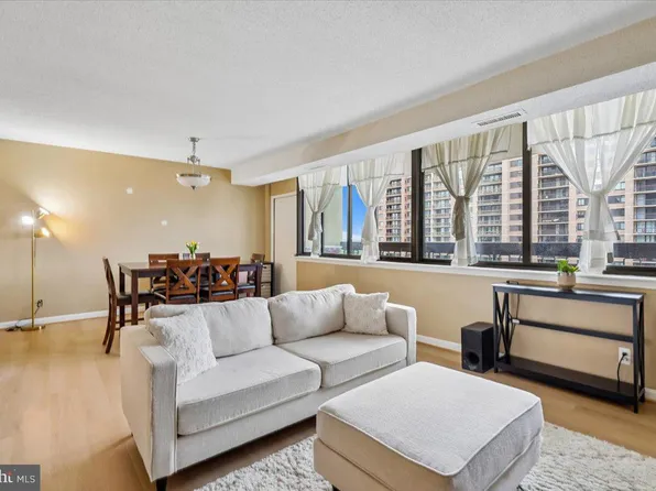 5501 Seminary Rd APT 1703S, Falls Church, VA 22041
