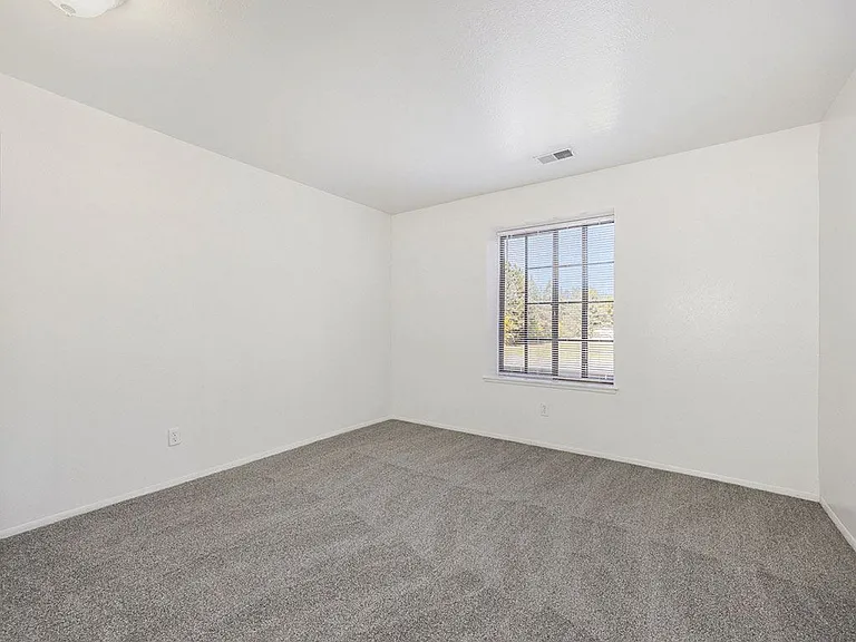 Hampton Lakes Apartments — Photo 58
