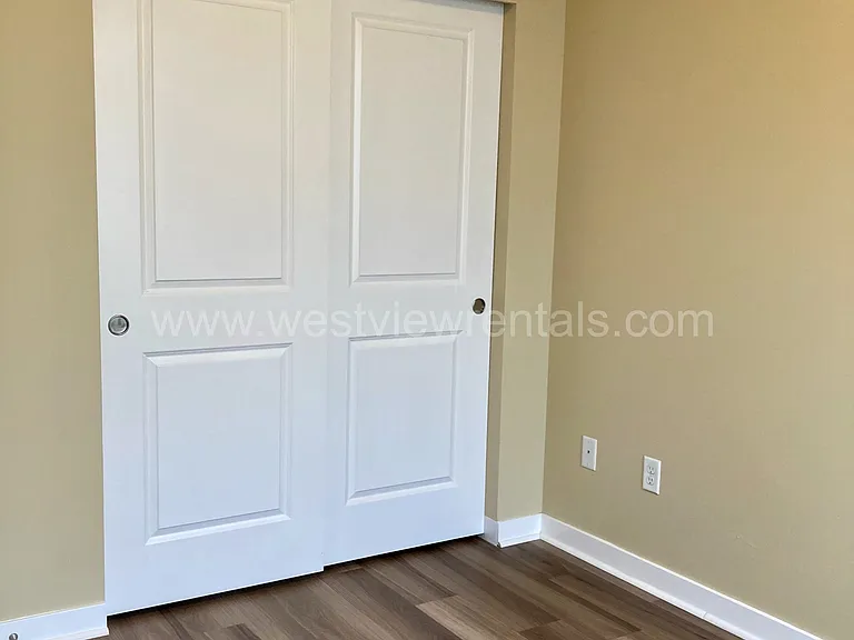 200 E Maple St — Photo 486