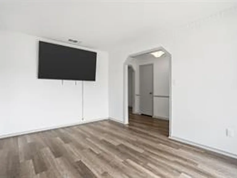 4612 Applewood Rd — Photo 10