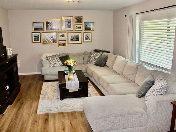 2nd image of 5316 Thornbury Ln