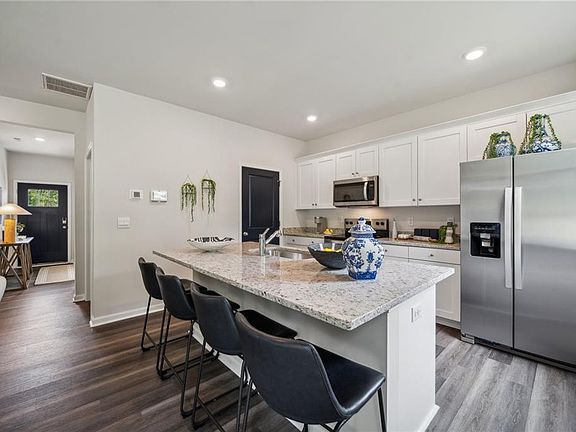 4th image of 3032 Brett Dr