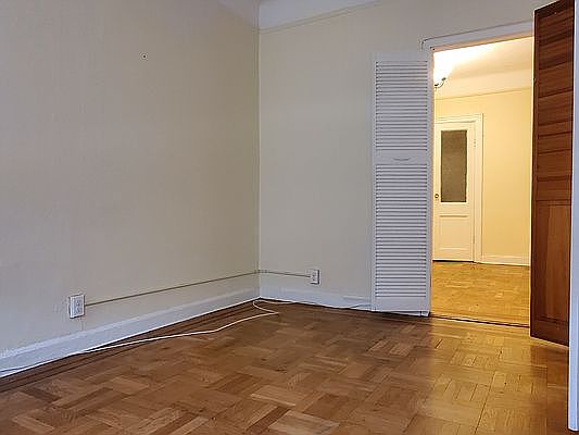 4th image of 4218 Broadway APT 2F