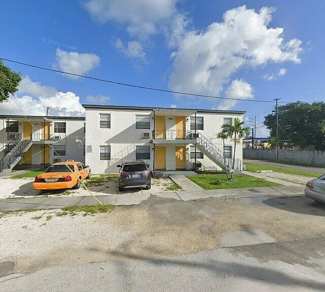 725 NW 100th St #C — Photo 2