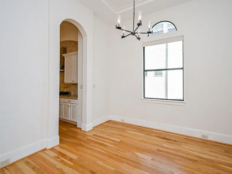 1825 W 24th St — Photo 13