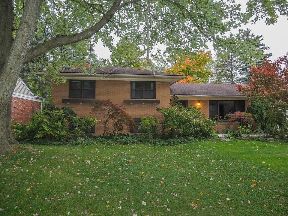 1st image of 2915 Oakdale Dr