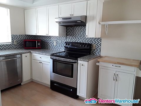 2nd image of 733 W Oxford Dr