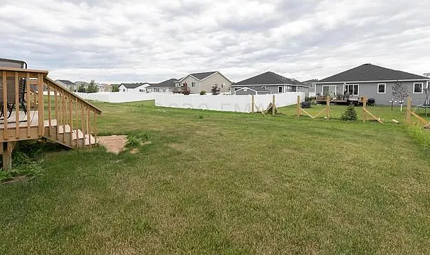 824 Cathy Dr W — Photo 20