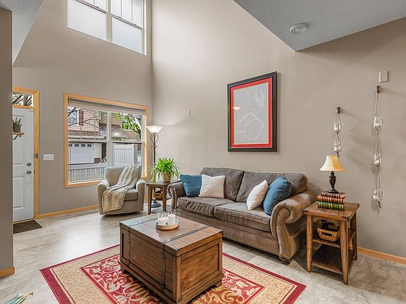 4th image of 1601 Woodlynn Ave Unit 2