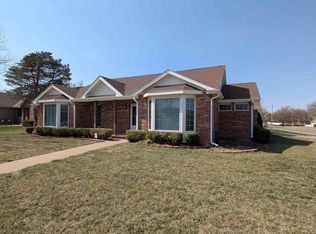 402 Pine Ridge Dr, Salina, KS 67401