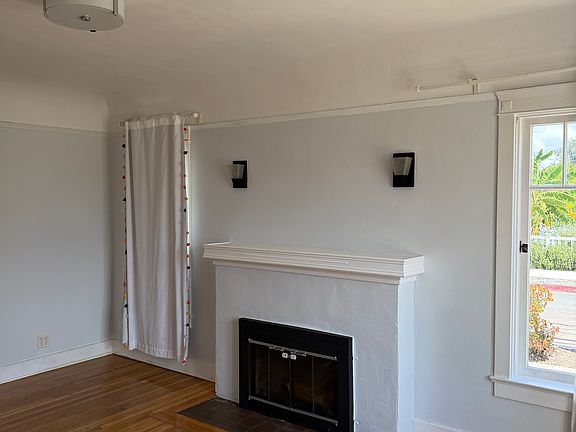 4th image of 3324 N Mountain View Dr